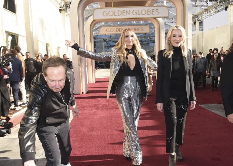Nikki Glaser para retornar como apresentador do Globo de Ouro em 2026