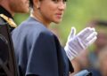 No momento em que o príncipe Harry repreendeu Meghan Markle como um 'garoto travesso' na varanda do palácio de Buckingham, de acordo com um especialista em linguagem corporal