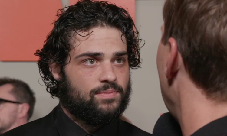Noah Centineo em ligação com o elenco de 'guerra e reage ao cancelamento de' o recruta '