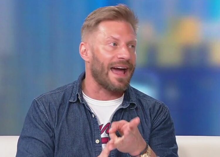 Notícias de entretenimento com Tanner Thomason