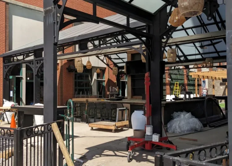 Nova comida, conceitos e entretenimento no Ballpark Village para 2025