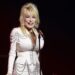 Nova música de Dolly Parton presta homenagem ao seu falecido marido de 60 anos