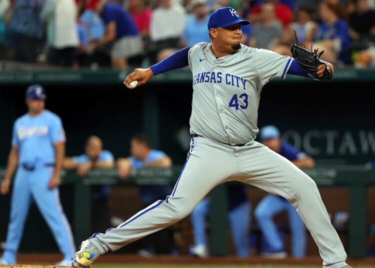 O KC Royals coloca três esperançosas na lista de renúncias antes do dia da abertura, Lose Righty