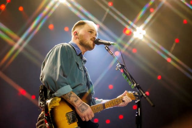O Oklahoma Smokeshow de Zach Bryan é o gráfico de músicas de TV com 'rastreador' sincronizada