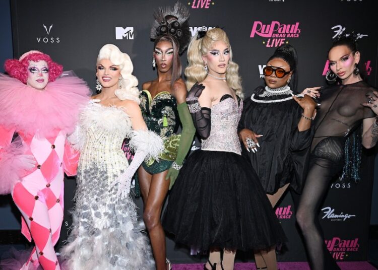 O Queens da 17ª temporada de 'RuPaul's Drag Race' revela quem, de seu elenco, deve se juntar ao show ao vivo de Las Vegas