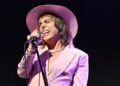 O Struts 'Luke Spiller lança uma nova música solo,' She Is Agike California ' - 105.7 The Point