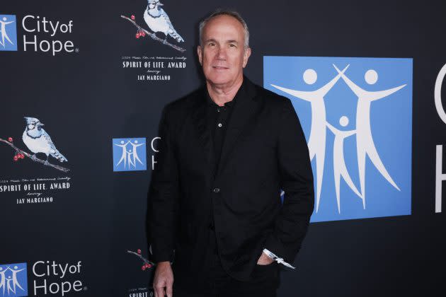 O co-presidente da Warner Records e o COO Tom Corson para receber o Prêmio de Espírito de Vida da Cidade de Hope de Hope