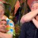 O competidor de 'Wheel of Fortune' coloca Ryan Seacrest em um headlock
