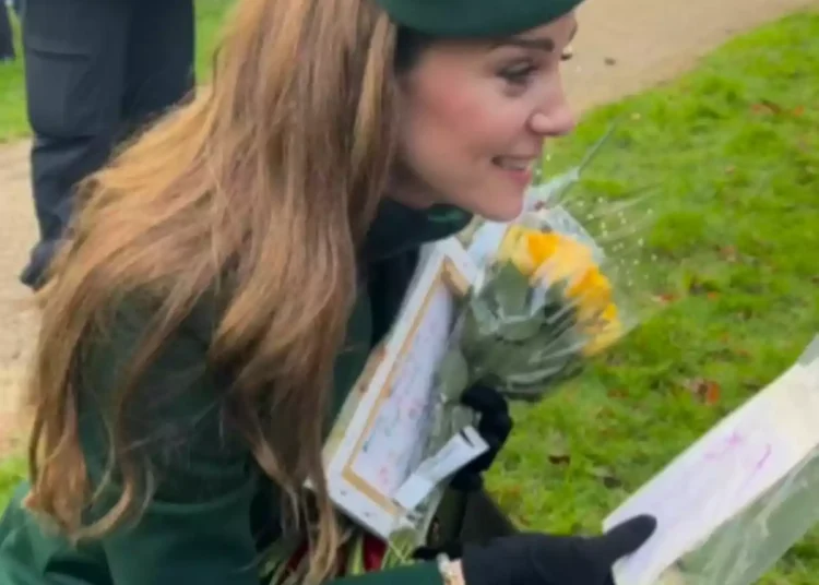 O gesto feio da família real britânica que une ainda mais Kate Middleton com Lady Di