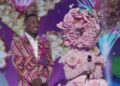 O grupo final estreia e desmascara uma estrela 'TGIF'! Quem foi eliminado no 'The Masked Singer' hoje à noite?