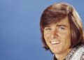 O ídolo adolescente dos anos 60 Bobby Sherman diagnosticou com câncer no estágio 4