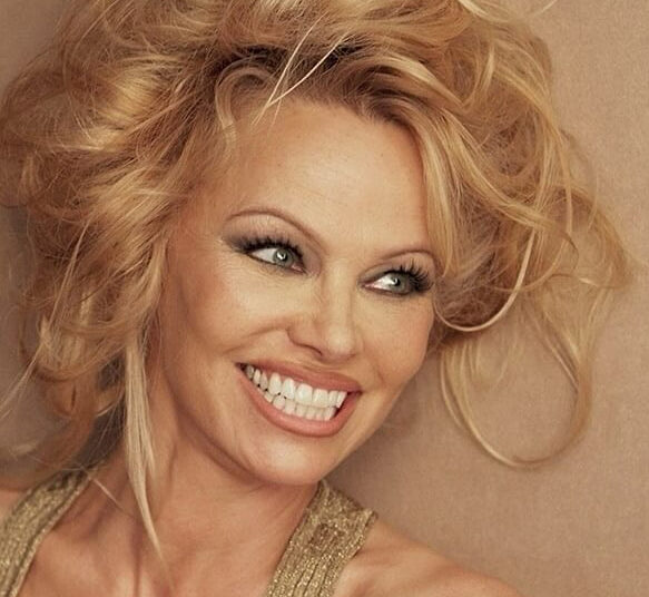 O impacto de Pamela Anderson na mídia e entretenimento