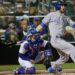 Alex Gordon, do Kansas City Royals, acerta um single do RBI durante o quinto turno do jogo 4 dos ...