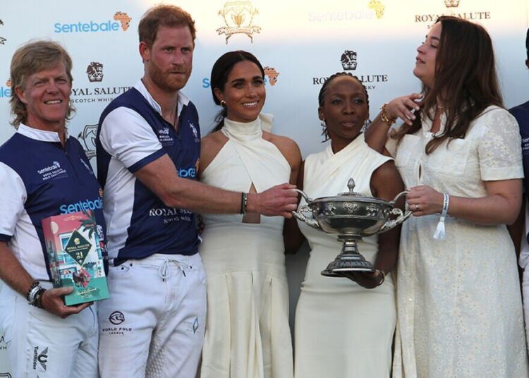 O momento desajeitado de Meghan ressurge depois que o príncipe Harry deixa de caridade | Real | Notícias