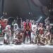 O musical de sucesso de Hugh Jackman está de volta com uma adaptação "verdadeiramente emocionante" e novas músicas
