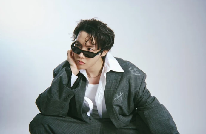 O novo videoclipe Mona Lisa de J-Hope aumenta as visualizações