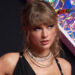 O papel de Taylor Swift como madrinha enfrenta novos desafios em meio à perda de custódia de Jaime King