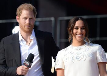 O post raro da família de Meghan Markle mostra ela e a filha do príncipe Harry, princesa Lilibet, é uma verdadeira garota do pai