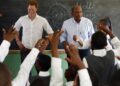 O presidente da caridade africana, príncipe Harry, co-fundou, diz que o Royal orquestrou uma campanha de bullying