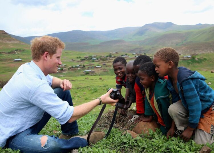 O príncipe Harry acusou de 'assédio e bullying em escala' pelo chefe de caridade