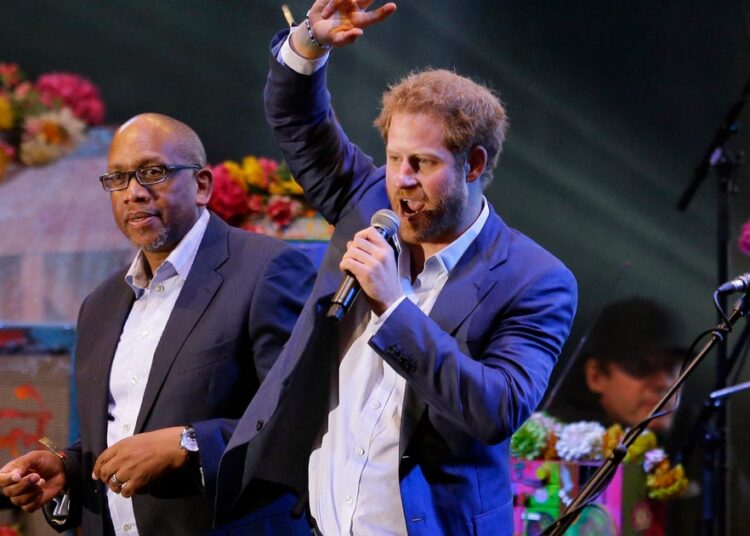 O príncipe Harry desce "em choque" como patrono da instituição de caridade de Sentebale que ele co-fundou na África