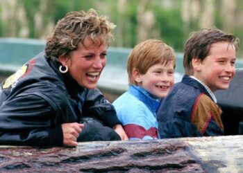 O príncipe Harry 'ofereceu uma nova série da Netflix' na princesa Diana 30 anos após a morte | Real | Notícias