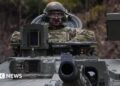 O príncipe William envia uma mensagem do tanque perto da fronteira russa na viagem da Estônia