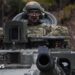 O príncipe William envia uma mensagem do tanque perto da fronteira russa na viagem da Estônia