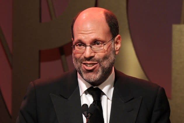 O produtor Scott Rudin, uma vez banido, agora contrito, planeja um grande retorno da Broadway
