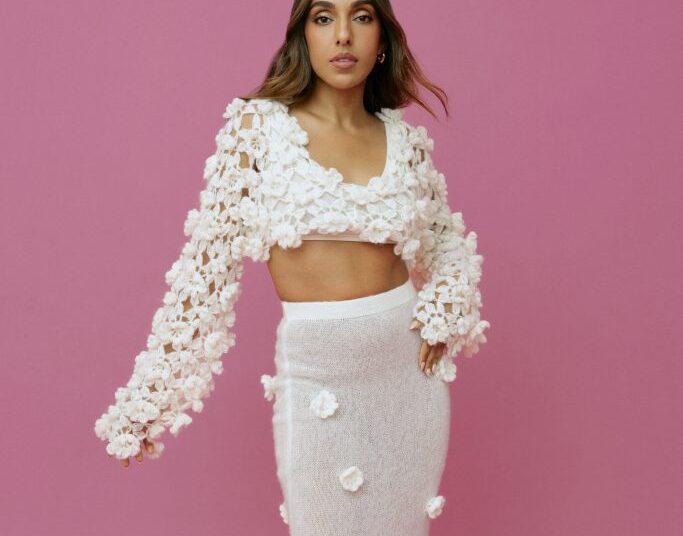 O próprio Rupi Kaur do Canadá é curador da última edição do local local, revelando as músicas e artistas que a moldaram - Spotify