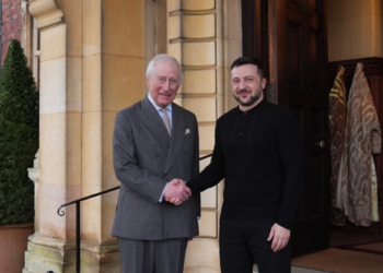 O rei Charles conhece o presidente da Ucrânia Zelensky em Sandringham