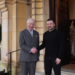 O rei Charles conhece o presidente da Ucrânia Zelensky em Sandringham