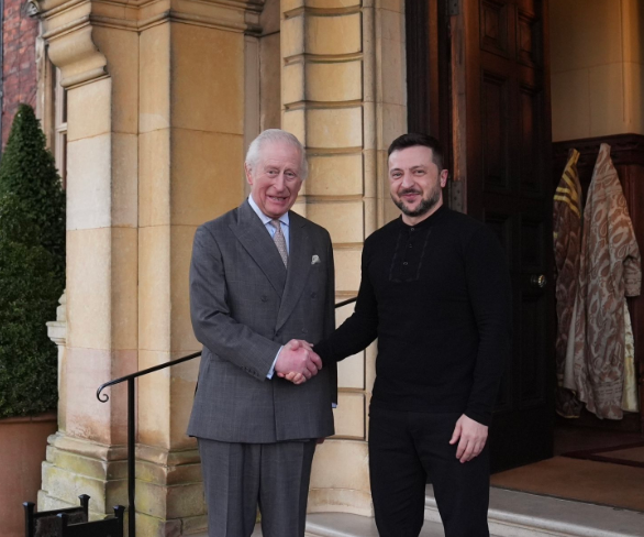 O rei Charles conhece o presidente da Ucrânia Zelensky em Sandringham