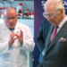 O rei Charles e a rainha Camilla abraçam questões perto de seus corações na Irlanda do Norte