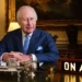 O rei Charles faz anúncio no Palácio de Buckingham depois que a família real emitiu mensagem enigmática