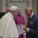 O rei Charles posta a visita do Vaticano para dar ao Papa Francisco mais tempo de recuperação
