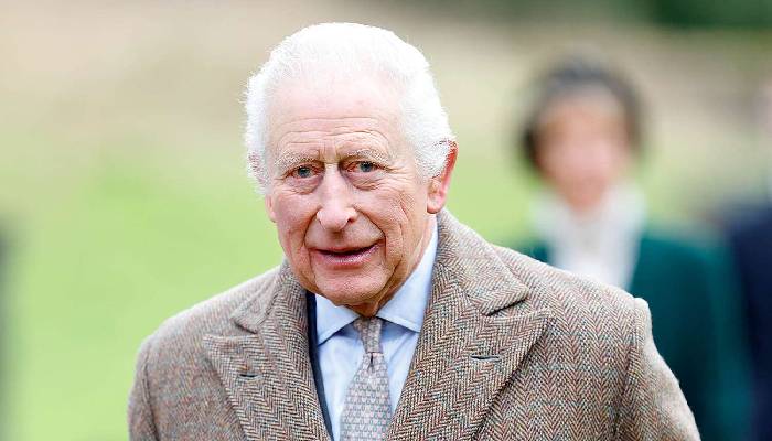 O rei Charles recebe o novo membro da família real após a adoção de cães de Camilla