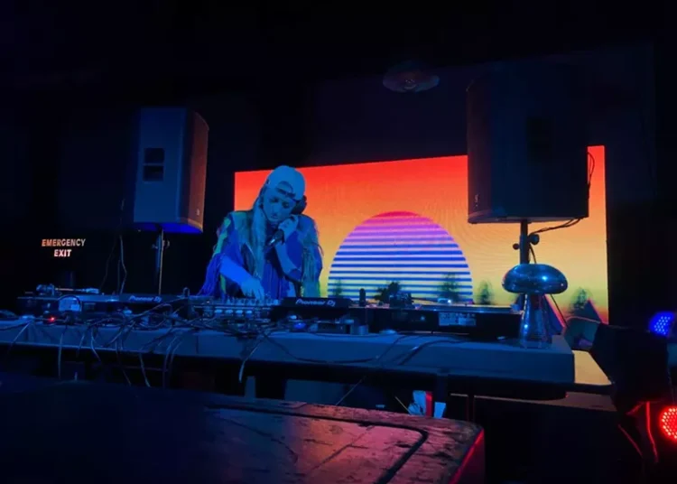 O smoking do Highland Park Venue se expande com música eletrônica e muito mais