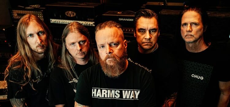 O videoclipe assombrado "Warhead", revela novos detalhes do álbum
