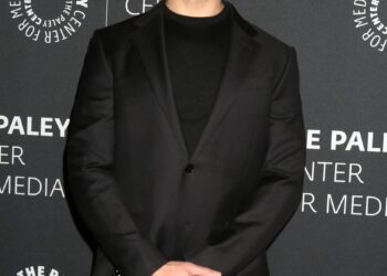 Onde Jennifer Lopez supostamente fica em meio a romances com Brett Goldstein e Kevin Costner