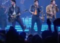 Os Jonas Brothers anunciam datas da turnê de 20 anos, incluindo um concerto em Milwaukee
