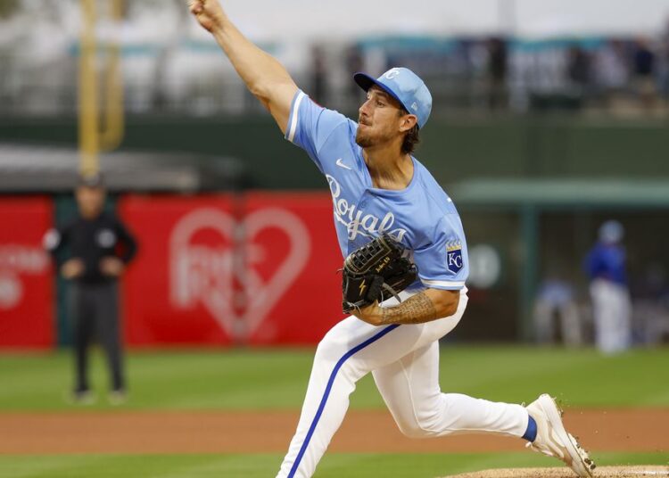 Os arremessadores do Royals são derrubados em 5-2 derrotas para os guardiões