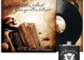 Os corsários banidos soltam uma nova música "Raise Your Glass"