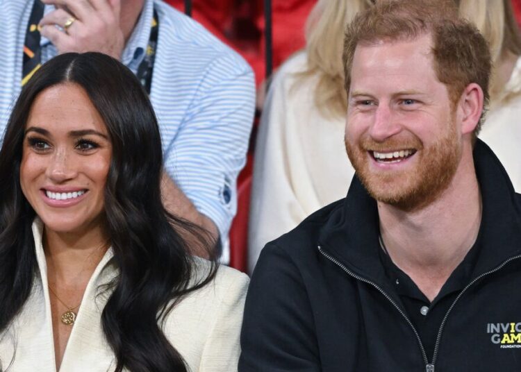 Os fãs de Harry e Meghan marcam o quinto aniversário de seu 'Freedom Flight' | Real | Notícias