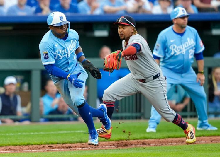 Os fãs de Kansas City Royals foram às mídias sociais para expressar seu descontentamento com os erros do dia de abertura da equipe