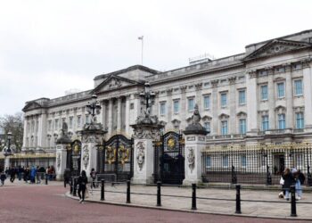 Os limpadores de hackers de 35p usam no Palácio de Buckingham para garantir toalhas perfeitamente lavadas | Real | Notícias