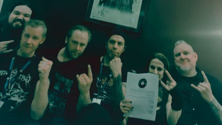 Os portões de Ishtar da Suécia com a música círculo; Nova música a caminho