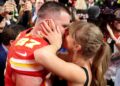 Os shows de convidados surpresa de Travis & Taylor, onde ela fica com seu infame esquadrão de meninas