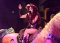Ouça o novo "Full Ass Country Song", de Chappell Roan, 'The Giver'