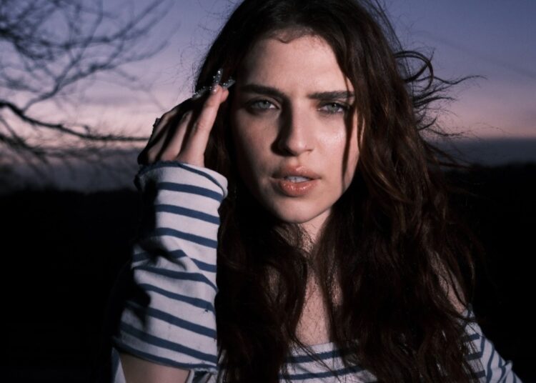 Ouça o novo single "Vulnerable" e Antêmico de Mae Muller